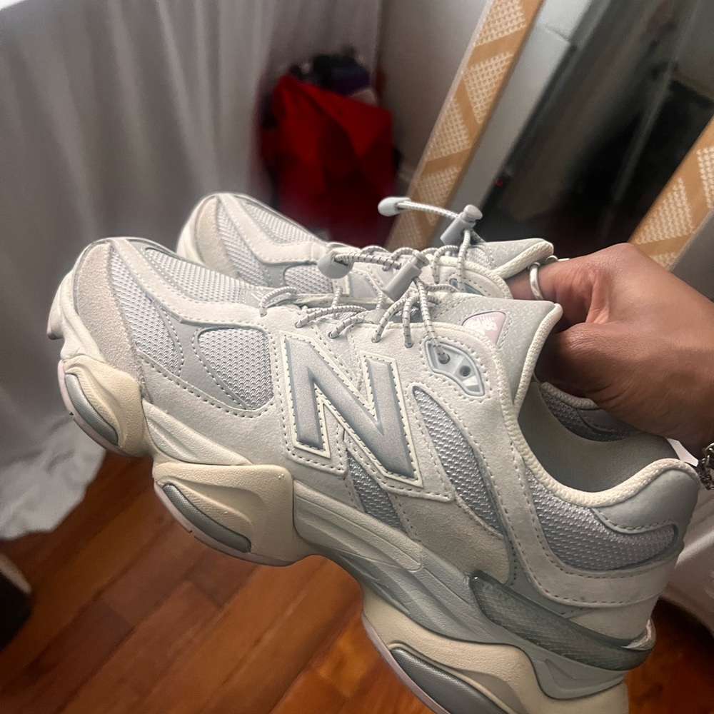 New Balance Off-White and Light Gray 9600 BARELY WORN size 8 men’s 9.5 women’s